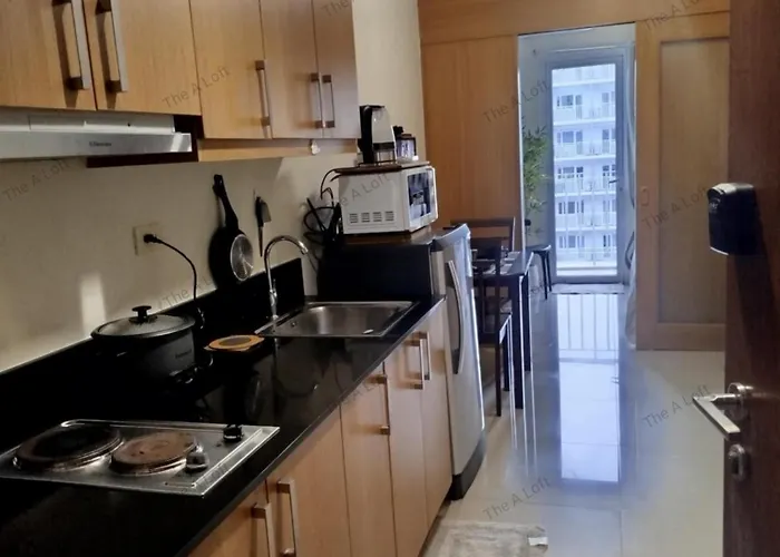 Classy And Cozy Staycation Near Moa Apartment