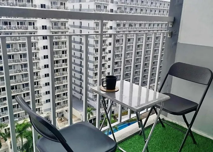 Classy And Cozy Staycation Near Moa Apartment