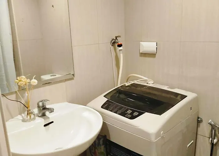 Classy And Cozy Staycation Near Moa Apartment